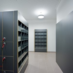 Spindfächer-Modern-Architektur-Tischlerei-Rügen-KuK-Möbel-und-Ladenbau