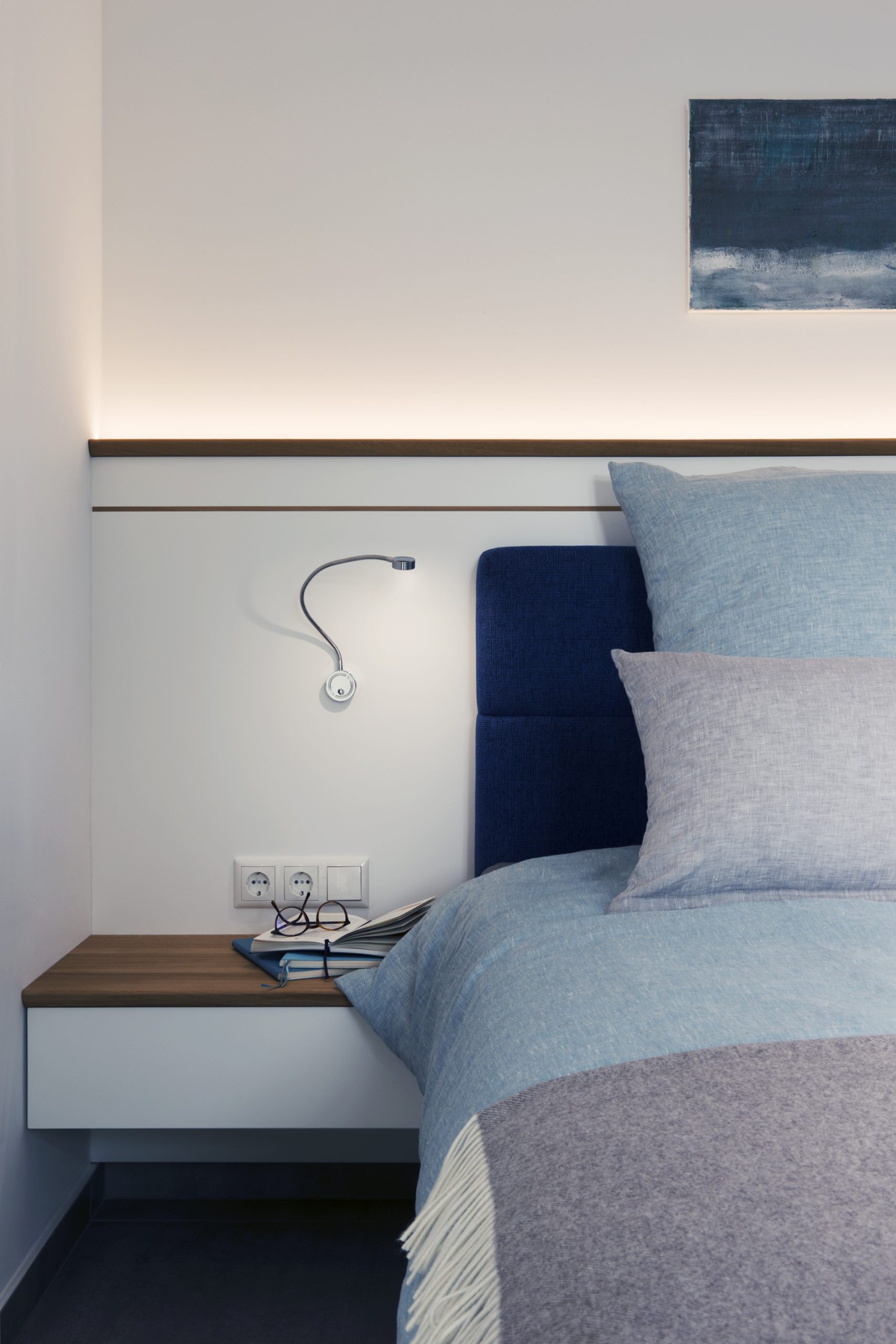 Bett mit Betthaupt, LED-Beleuchtung, Koepke und Kasiske, Tischlerei Rügen